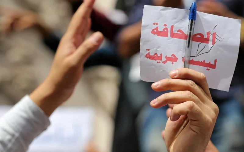 تقرير حقوقي: عام 2025 كان "سيئاً" على صحفيي العراق.. أساليب بوليسية وتعذيب "بلا رادع"