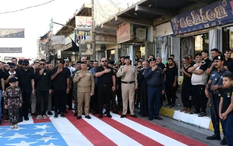 جدل صور دوس الأعلام في طوزخورماتو.. وزير الداخلية يطيح بخمسة ضباط