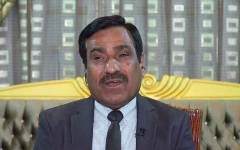 خبير ينتقد "سلوك النعامة وإنكار الأزمة": النفط نحو 55 دولاراً.. شكّلوا حكومة