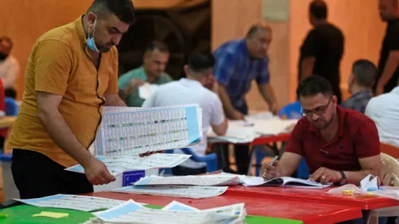 نصفهم تقريباً جراء "المساءلة والعدالة".. المفوضية تعلن استبعاد أكثر من 600 مرشح من الانتخابات