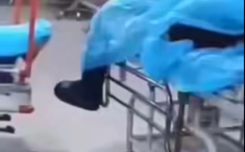 رعب بين الكوادر والمرضى.. مسلحون يقتحمون مستشفى أبي الخصيب ويقتلون مصاباً بنزاع عشائري (فيديو)