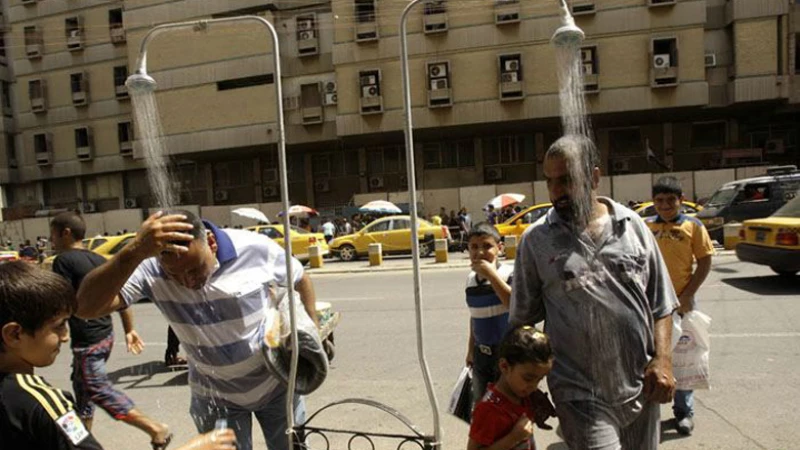 الحرارة الخمسينية تغادر أجواء محافظات العراق عدا البصرة.. جدول بالدرجات