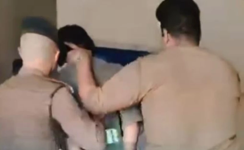 عذّبه ونحره.. شرطة الديوانية تعتقل شاباً ظهر بمقطع فيديو يقتل كلباً  