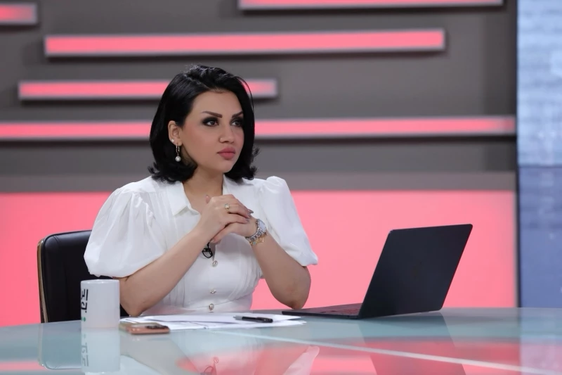منى سامي تعلن صدور أمر استقدام بحقها بناءً على شكوى من خميس الخنجر