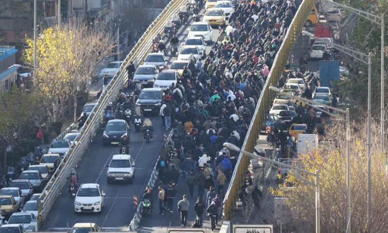 "رايتس ووتش": قطع الإنترنت يخفي الفظائع في إيران.. السلطات تقتل المتظاهرين بدعوى أنهم "أعداء الله"