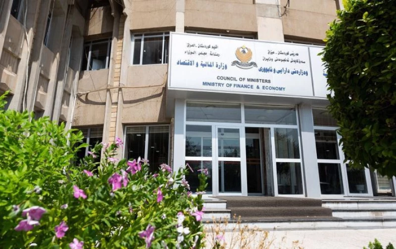 أربع نقاط.. مالية كوردستان تردّ على قرار إيقاف تمويل رواتب موظفي الإقليم 