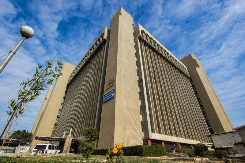 التعليم تفرض غرامات على المدخنين داخل الحرم الجامعي