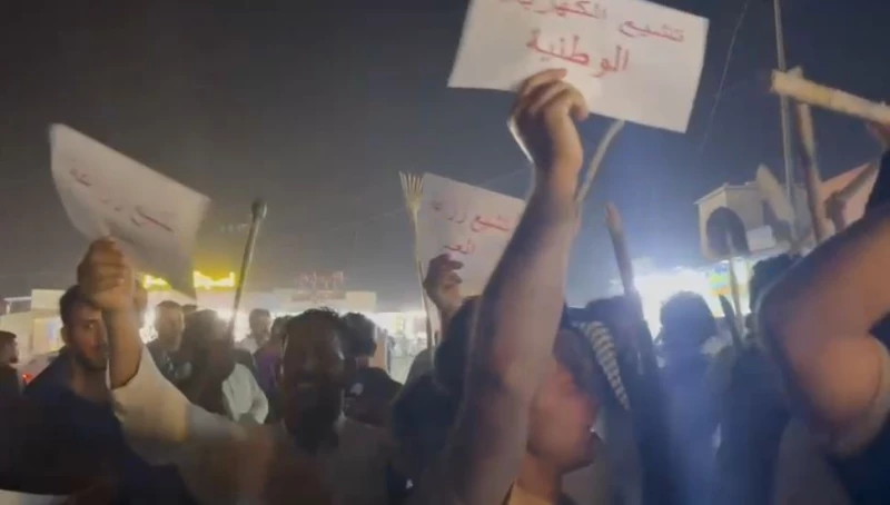 مزارعو النجف "يشيّعون" العنبر والكهرباء.. احتجاجات ليلية وتهديد بالتصعيد (صور)