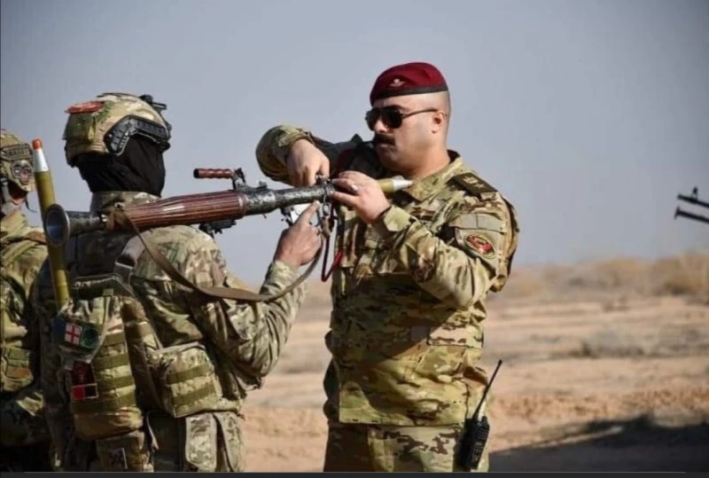 مبستم أمام "السيلفي".. أول صورة للضابط عمر نزار بعد إطلاق سراحه