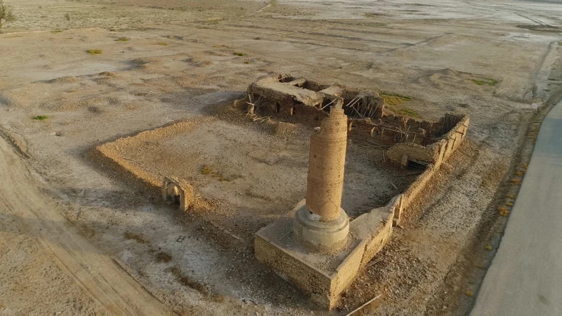 بعثات أجنبية تعثر على 1500 قطعة أثرية في ذي قار.. جدار لارسا وبيت الإله