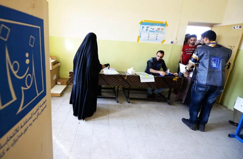 شرحت آلية تصويتهم.. مفوضية الانتخابات: 33 ألف نازح حدّثوا بياناتهم بايومترياً
