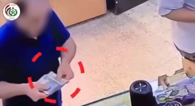 يخدع بـ"التنويم المغناطيسي".. الشرطة تعتقل متهماً بسرقة مكاتب صيرفة ومحال تجارية