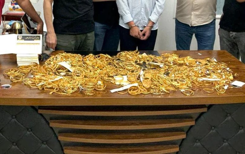 استحوذ على 16 كغم عبر فتحة من دار مهجور وهرب بـ"أكسنت".. تفاصيل اعتقال سارق محلّ ذهب بالأعظمية