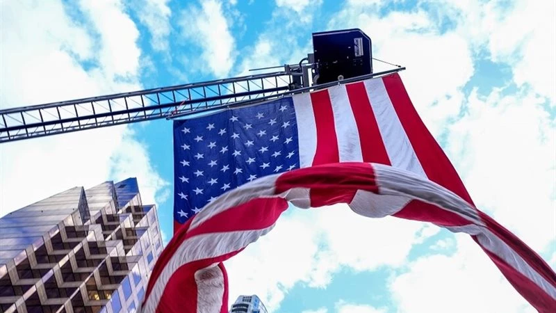 إدارة ترامب ستلزم السائحين بالكشف عن سجلاتهم في مواقع التواصل الاجتماعي  