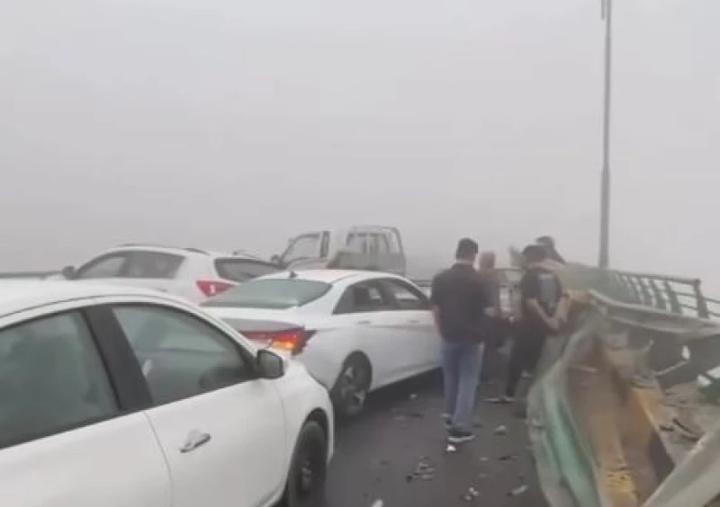 فيديو| الضباب يتسبّب بحوادث مرورية مروعة بالبصرة.. وراصد ينتقد وعوداً أُطلقت منذ سنوات