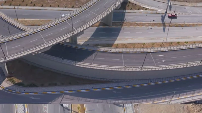 صور المرشحين تكشف الحقيقة.. أربيل إنجازات تحت الحصار وبغداد ضياع تحت الفساد