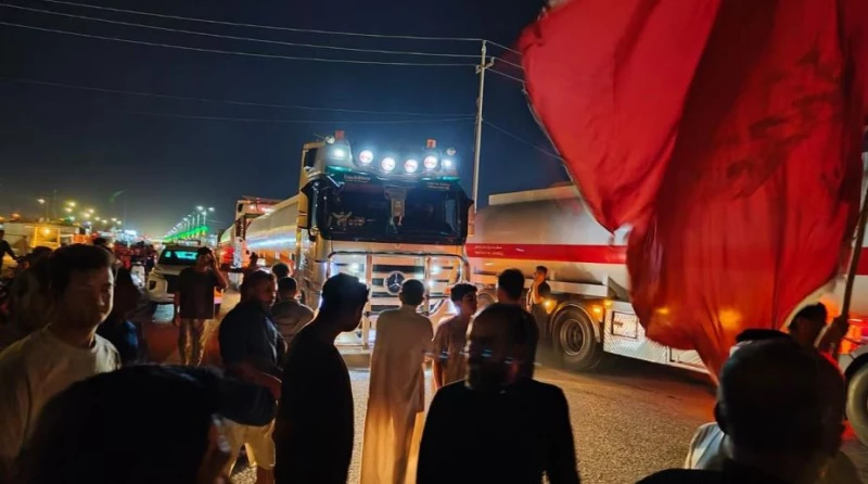 خاص| قطع الطريق أمام صهاريج النفط.. اعتصام في شمال البصرة احتجاجاً على تجاهل المطالب بالمياه (صور)