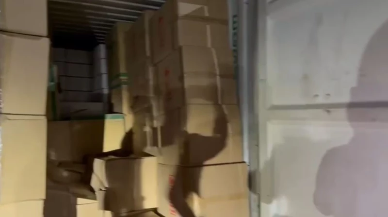 أدوية مخبأة بأقمشة ومواد كيمياوية.. ضبط 36 حاوية مخالفة في أم قصر الشمالي