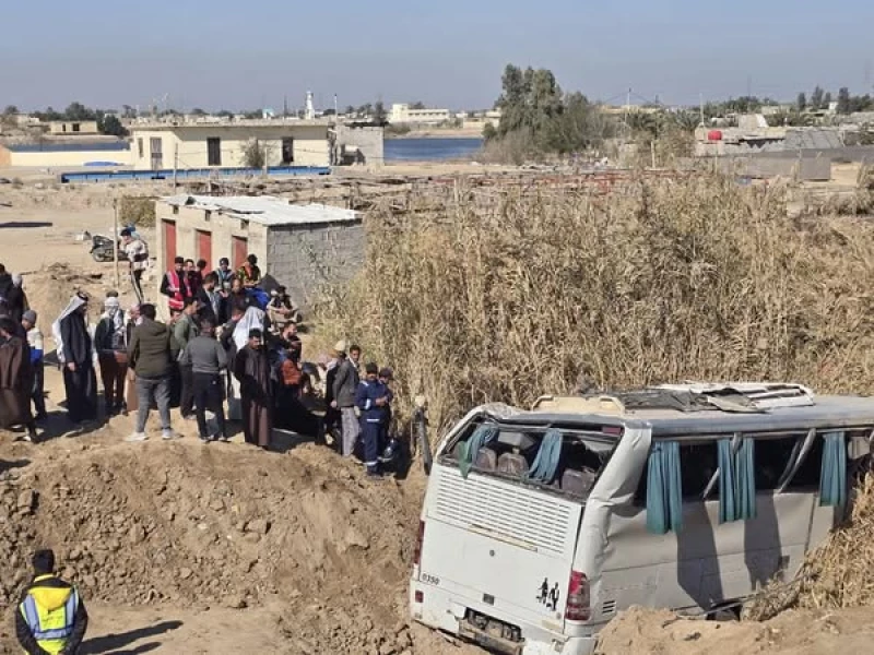 صور| حادث مروّع على طريق الديوانية – النجف.. وحصيلة أولية تتحدث عن مصرع وإصابة العشرات