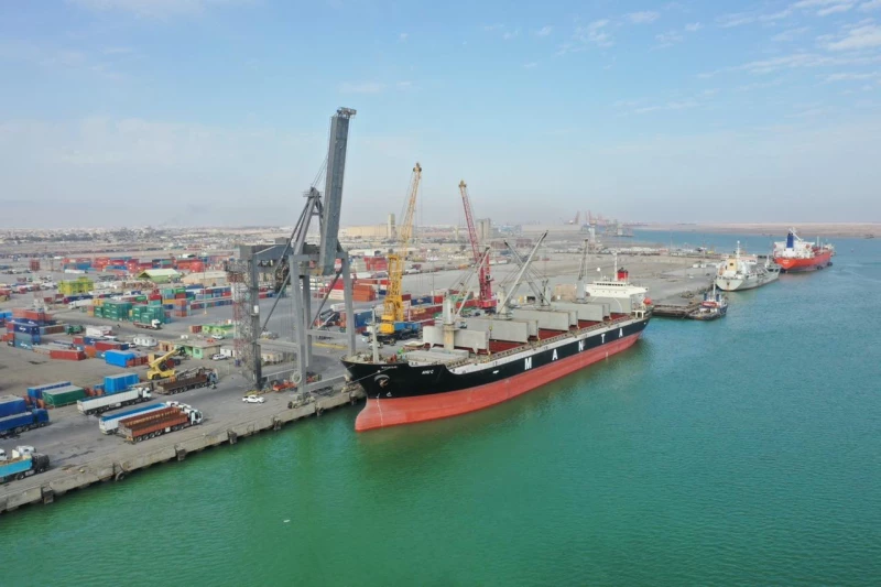 افتتاح خط نقل مباشر بين دبي والبصرة.. ما علاقته بطريق التنمية؟