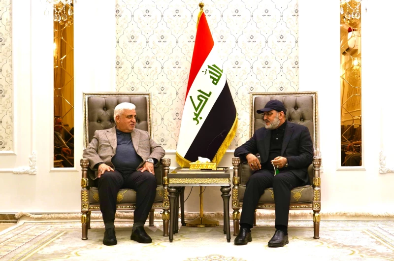 "الصعود إلى سفينة نوح".. خبراء: النظام السياسي في العراق يناغم القرار الأميركي بتسليم السلاح 