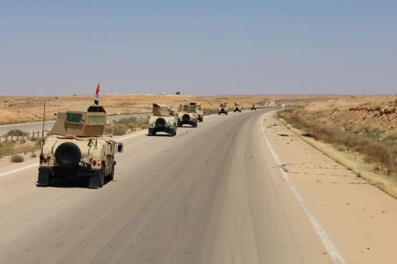 صور| انتشار عسكري مكثّف على الطريق الدولي غربي الأنبار