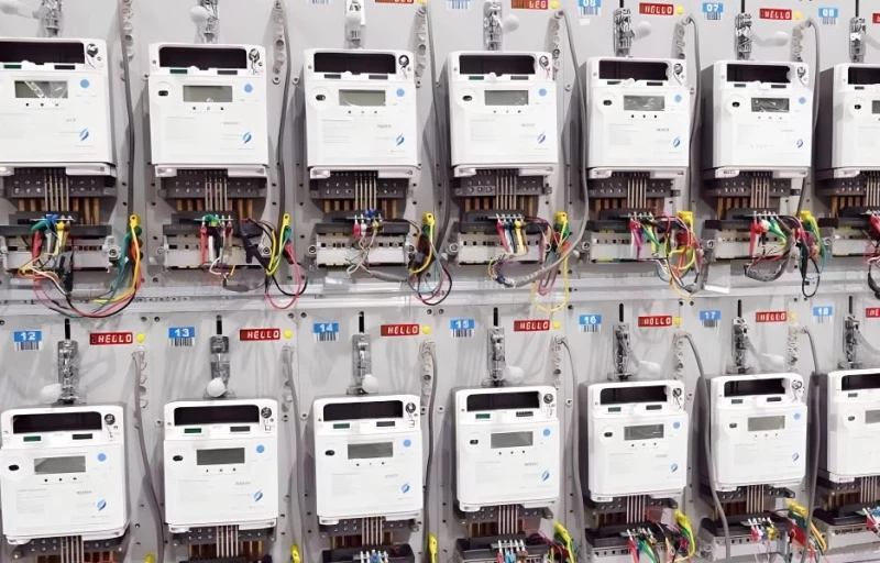 عدادات الكهرباء الذكية تدخل فعلياً 4 محافظات وثلاث مناطق ببغداد.. متحدّث الوزارة يشرح الآلية