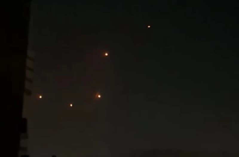 فيديو| إيران تطلق رشقة صواريخ بالستية باتجاه "إسرائيل"