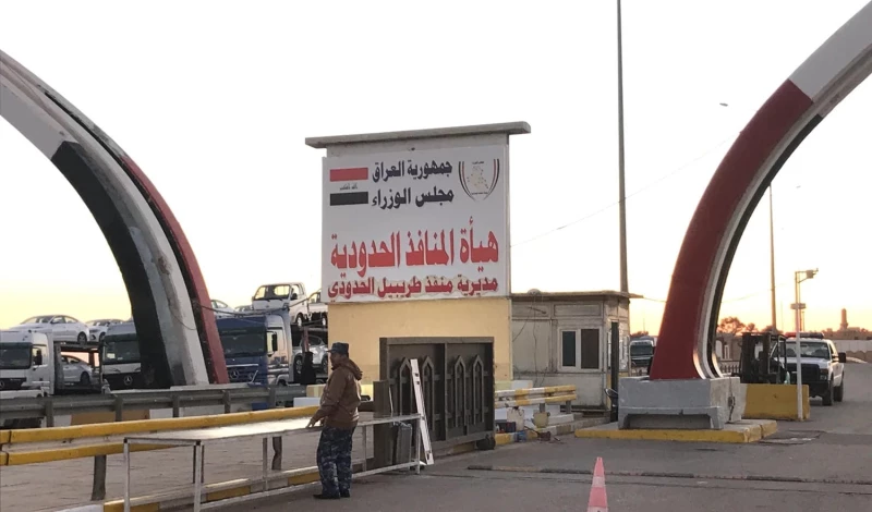 صور| ضبط 240 ختماً لأسماء أدوية بشرية في منفذ بين العراق والأردن