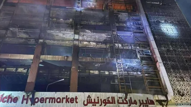 مدير الدفاع المدني وضبّاط ومسؤولون بالبلدية.. النزاهة تعتقل 7 متهمين بقضية حريق "هايبر ماركت" الكوت