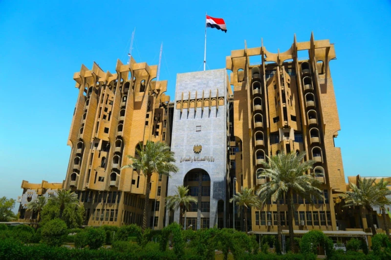 نقابات عمال العراق ترفض خصخصة شركات الصناعة: تهدّد مستقبل الآلاف وتزيد الاعتماد على النفط