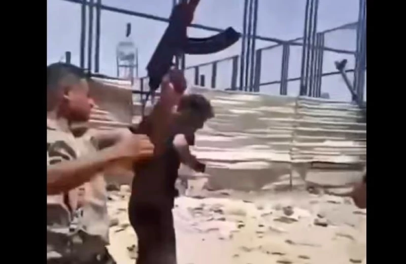 فيديو "الألنترا والكلاشنكوفات".. اعتقال شخصين لقيامهما بالرمي العشوائي وترويع المواطنين ببغداد