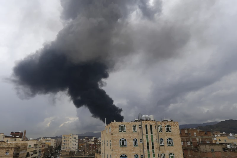 71 بين قتيل وجريح بقصف إسرائيلي على اليمن