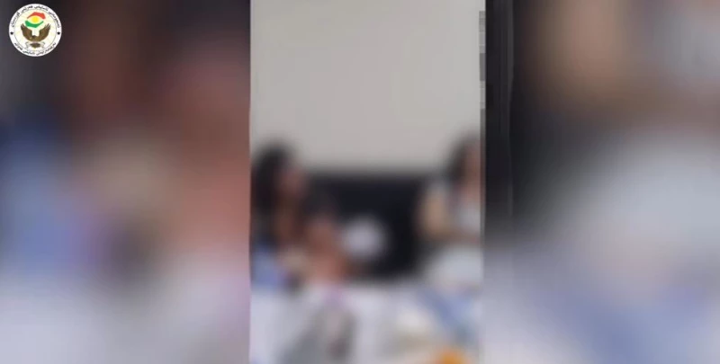 فيديو| داخل غرفة النوم.. اعتقال 3 أشخاص بأربيل زرعوا كاميرا سرّية واستغلوا نساء للتصوير 