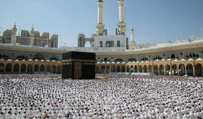 آلاف العراقيين يتوجّهون لأداء فريضة الحج.. لقاءات توثق مشاعرهم وطقوسهم هناك