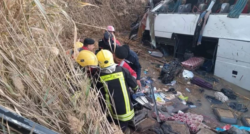 صور "قاسية" وحصيلة جديدة بحادث التصادم العنيف على طريق الديوانية – النجف 