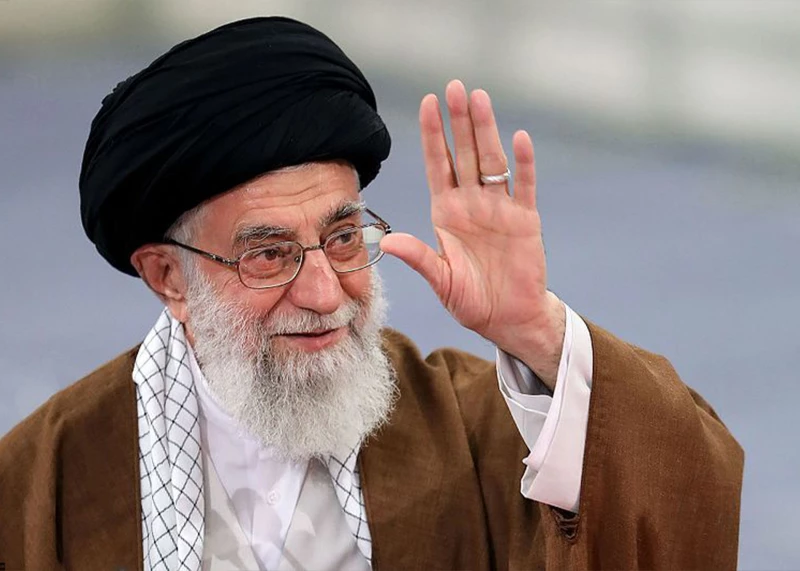 خامنئي: "إسرائيل" سحقت وانهارت تقريباً مقابل ضرباتنا.. وترامب يعلم الحقيقة