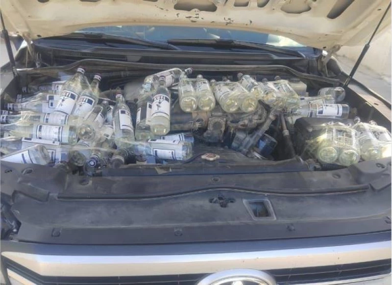صور| مثبتة داخل المحرّك بشريط لاصق.. شرطة صلاح الدين تضبط "لاندكروز" محملة بكمية مشروبات كحولية