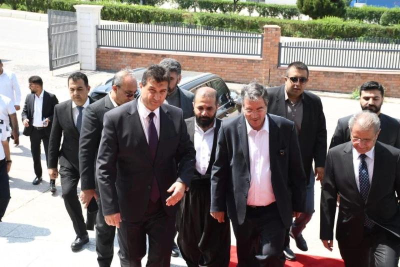 محافظ أذربيجان الغربية بإيران يزور منفذ "حاج عمران" بالتزامن مع اقتراب "الأربعينية"