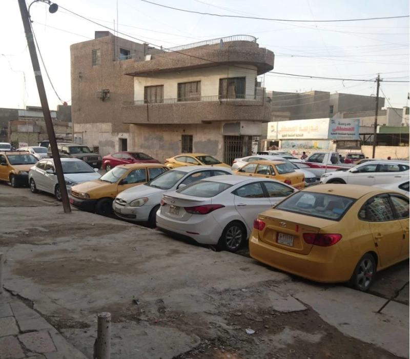 أمانة بغداد: لم نمنح الموافقات لتحويل الأرصفة إلى "كراج سيارات"