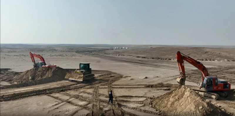 في العراق.. الطين غطاء للكثبان لمواجهة العواصف الرملية المتزايدة