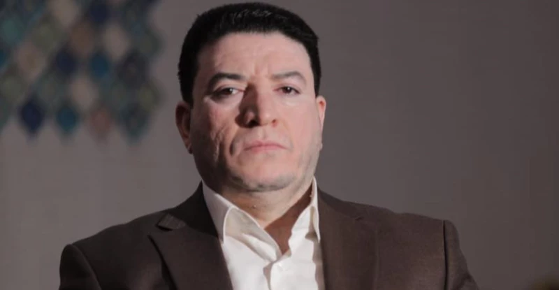 أنباء عن إطلاق سراح المحلّل المقرّب من الفصائل "عباس العرداوي" بكفالة