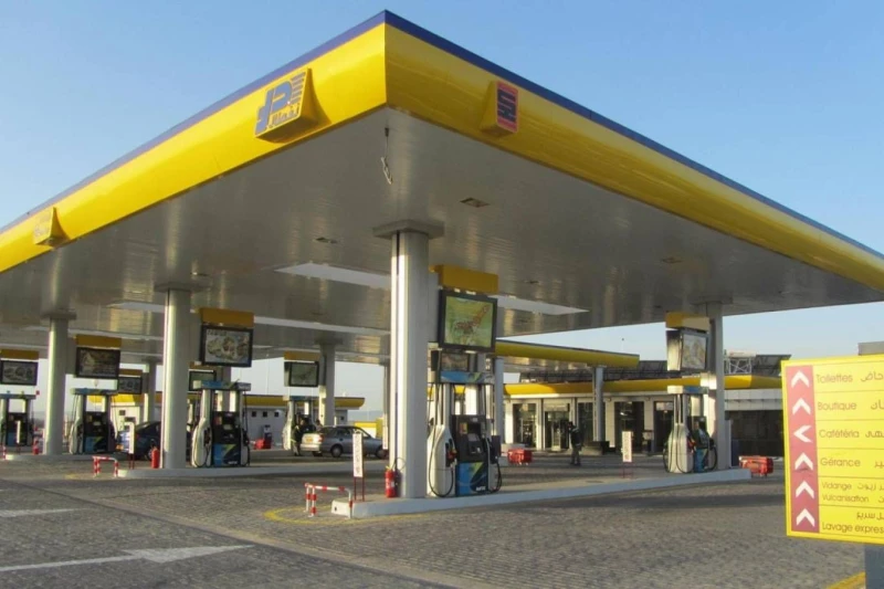 خاص| صهريج واحد يومياً لا يكفي محطات البصرة.. أزمة بنزين تتفاقم وسط وعود بانفراج قريب