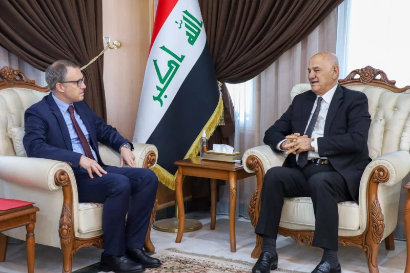 "العراق يمرّ بسنة مائية لم يشهدها منذ عقود".. مباحثات بين وزير الموارد والسفير التركي 