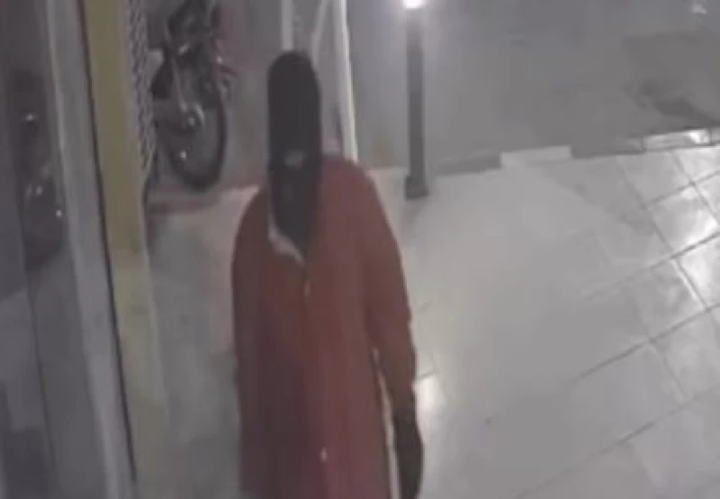 فيديو| استخدم دراجة ونفّذ في عمق الليل.. كاميرات مراقبة تطيح بسارق صيدليات ببابل