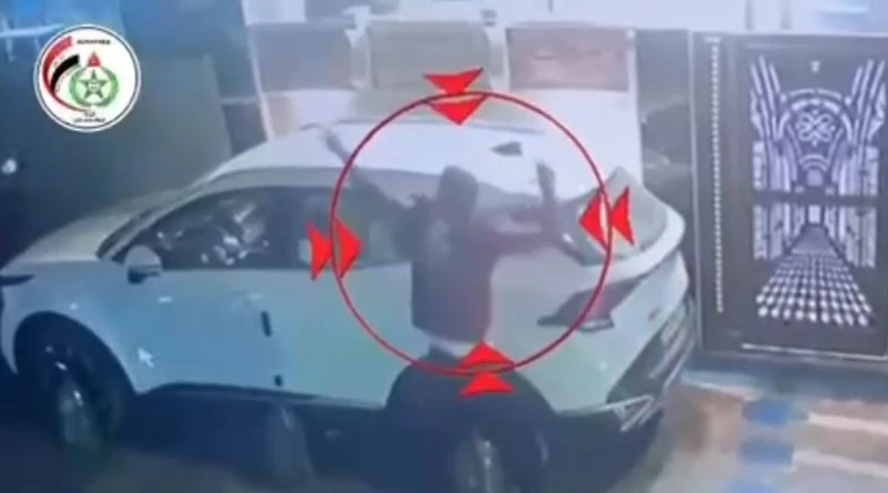 فيديو| رصدته عدسات المراقبة أثناء رمي الرمّانة.. شرطة الكرخ تعتقل متهماً بمهاجمة منزل بالحرية الثانية