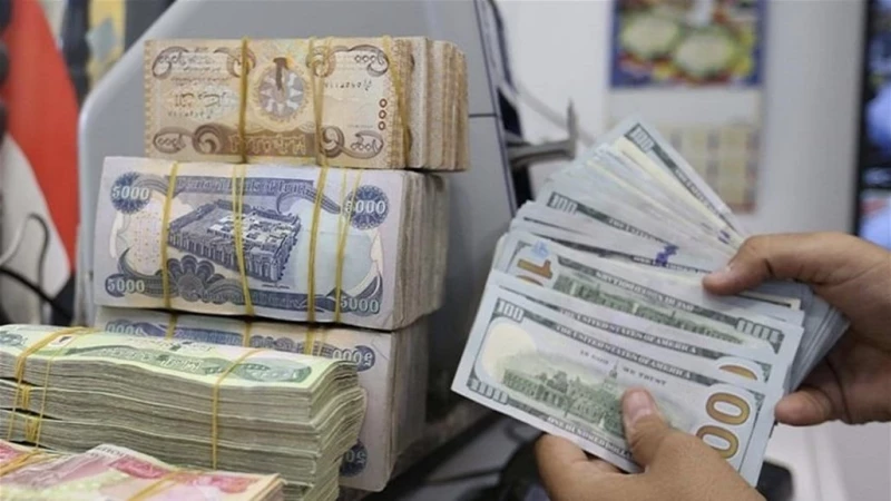 انخفاض دولار السوق الموازي في العراق وأسبابه.. هل سيصل إلى سعر الصرف الرسمي؟